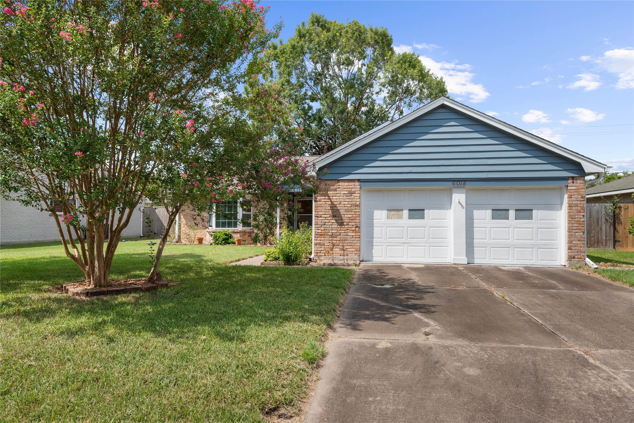 6018 Hummingbird Street Houston TX 77096