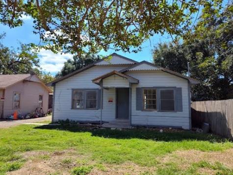 905 San Jacinto Street Highlands TX 77562