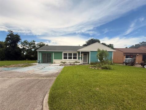1902 W Gulf Street Baytown TX 77520