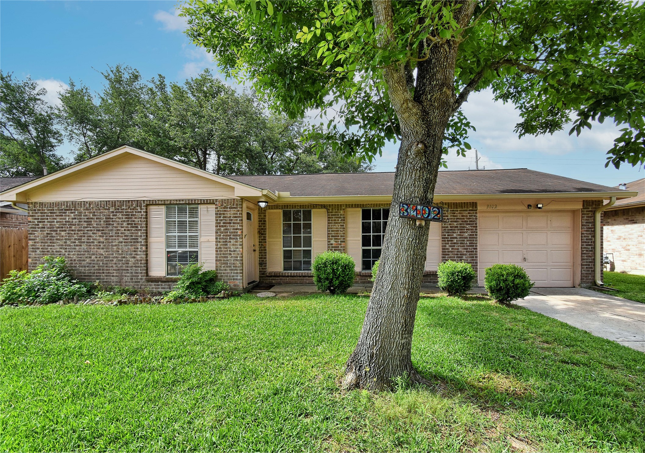 3102 Norwich Street Pearland TX 77584