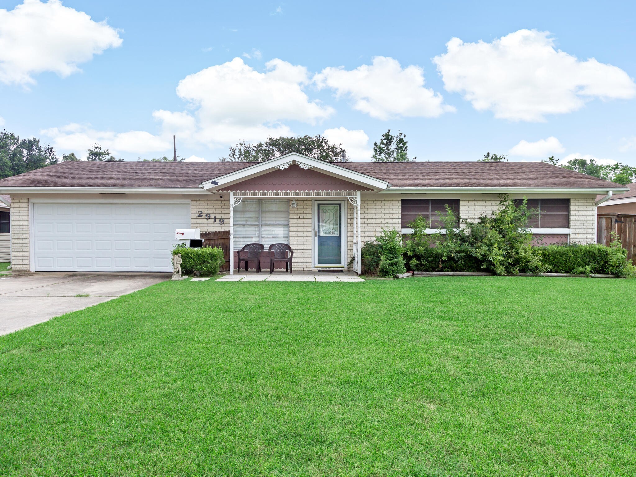 2919 Avenue J Nederland TX 77627