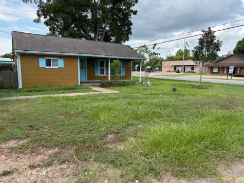 111 N Holly Street Sweeny TX 77480