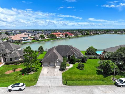 2207 Lakeway Drive Friendswood TX 77546