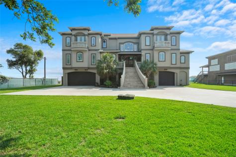 4614 W Bayshore Drive Bacliff TX 77518
