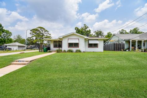 1703 Des Jardines Street Houston TX 77023