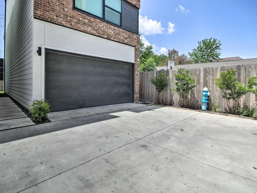5851 Dolores Street Houston TX 77057