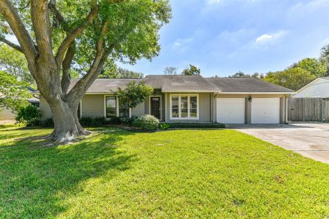 1306 Frontier Lane Friendswood TX 77546
