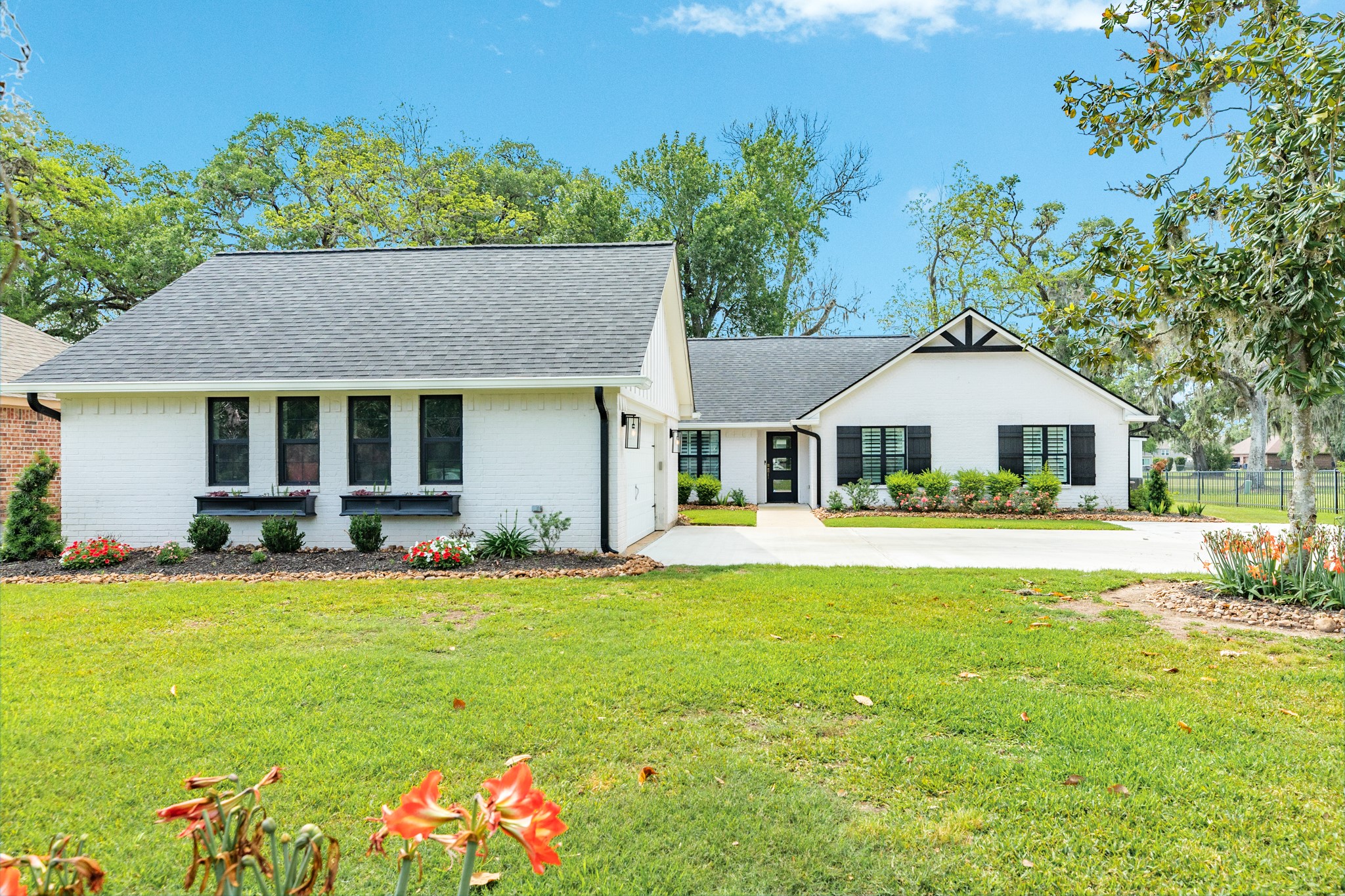 247 S Amherst Drive West Columbia TX 77486