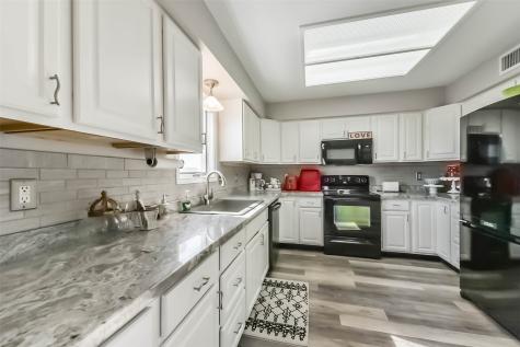1236 Sailfish Street Bayou Vista TX 77563
