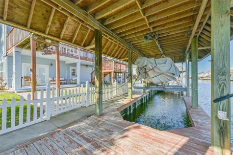1236 Sailfish Street Bayou Vista TX 77563