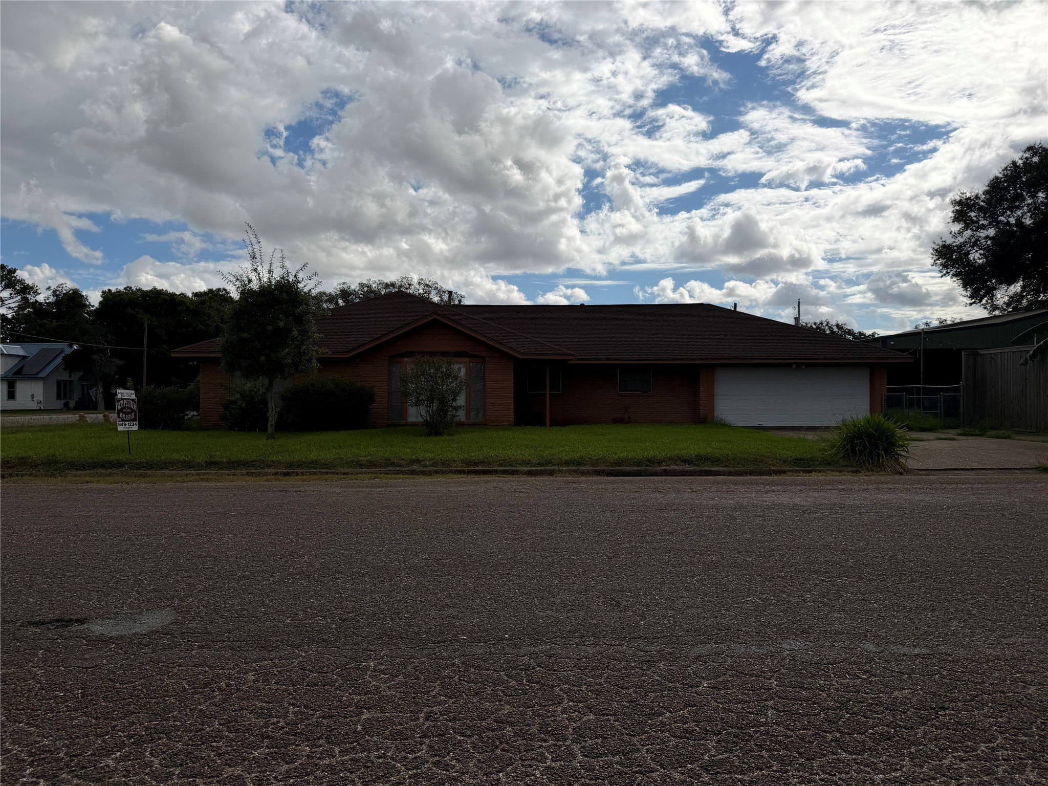300 E Myrtle Street Angleton TX 77515