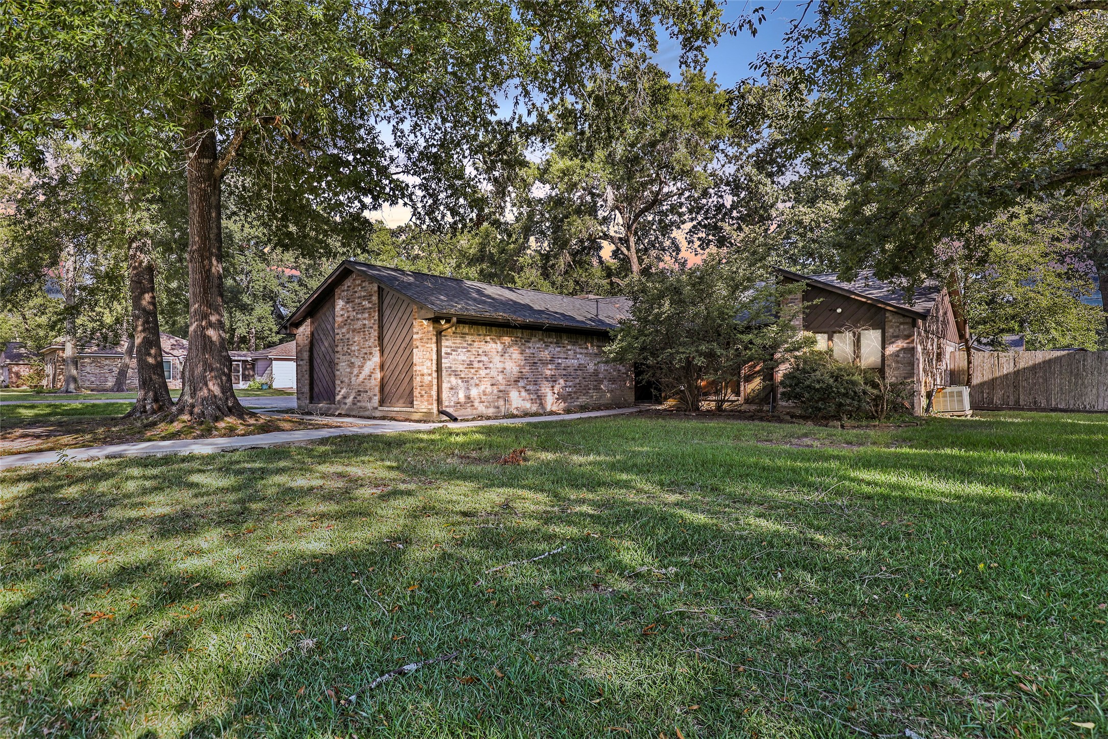 2103 Papoose Trail Crosby TX 77532