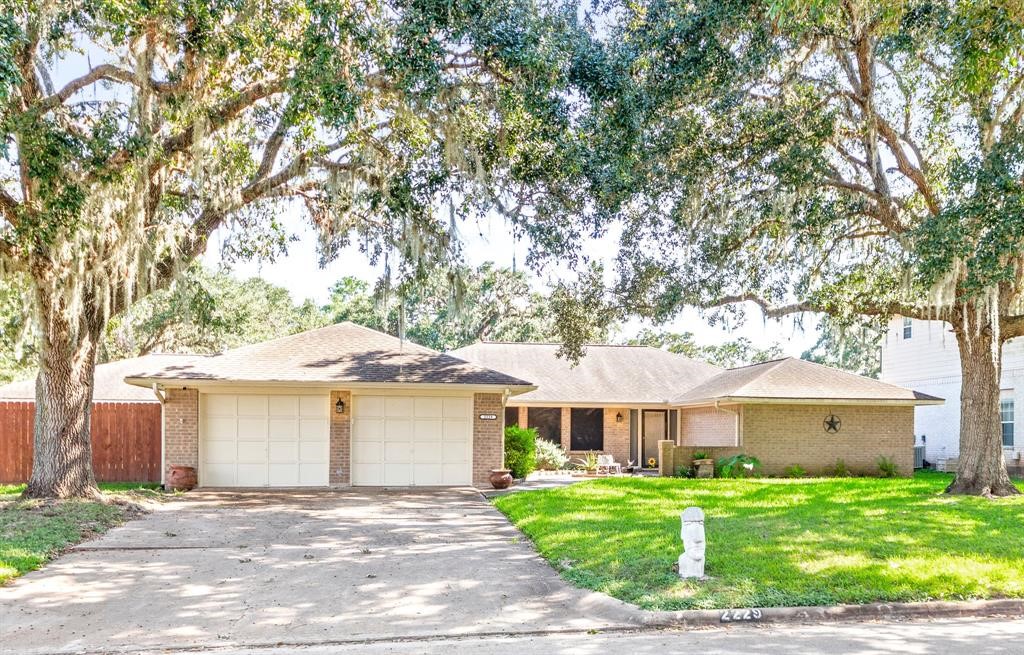 2229 Lake Forrest Drive West Columbia TX 77486