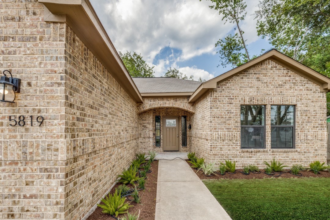 5819 Southwind Street Houston TX 77033