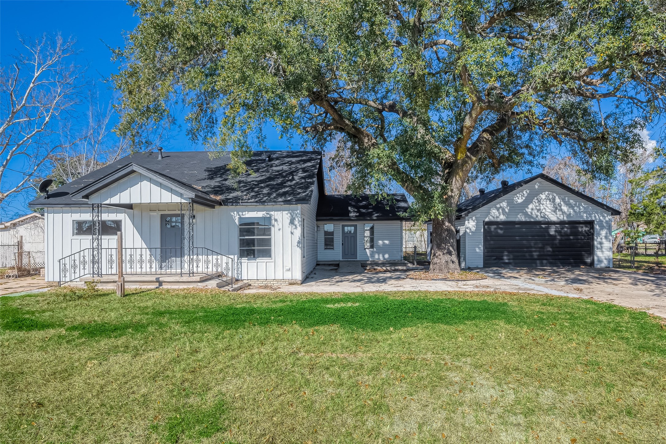1305 S Airhart Drive Baytown TX 77520