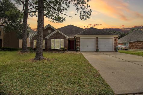 110 Bending Shore Court League City TX 77573