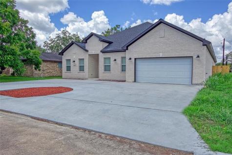 1804 Leissner Street Bay City TX 77414
