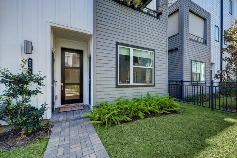 2479 W 11th Street Houston TX 77008