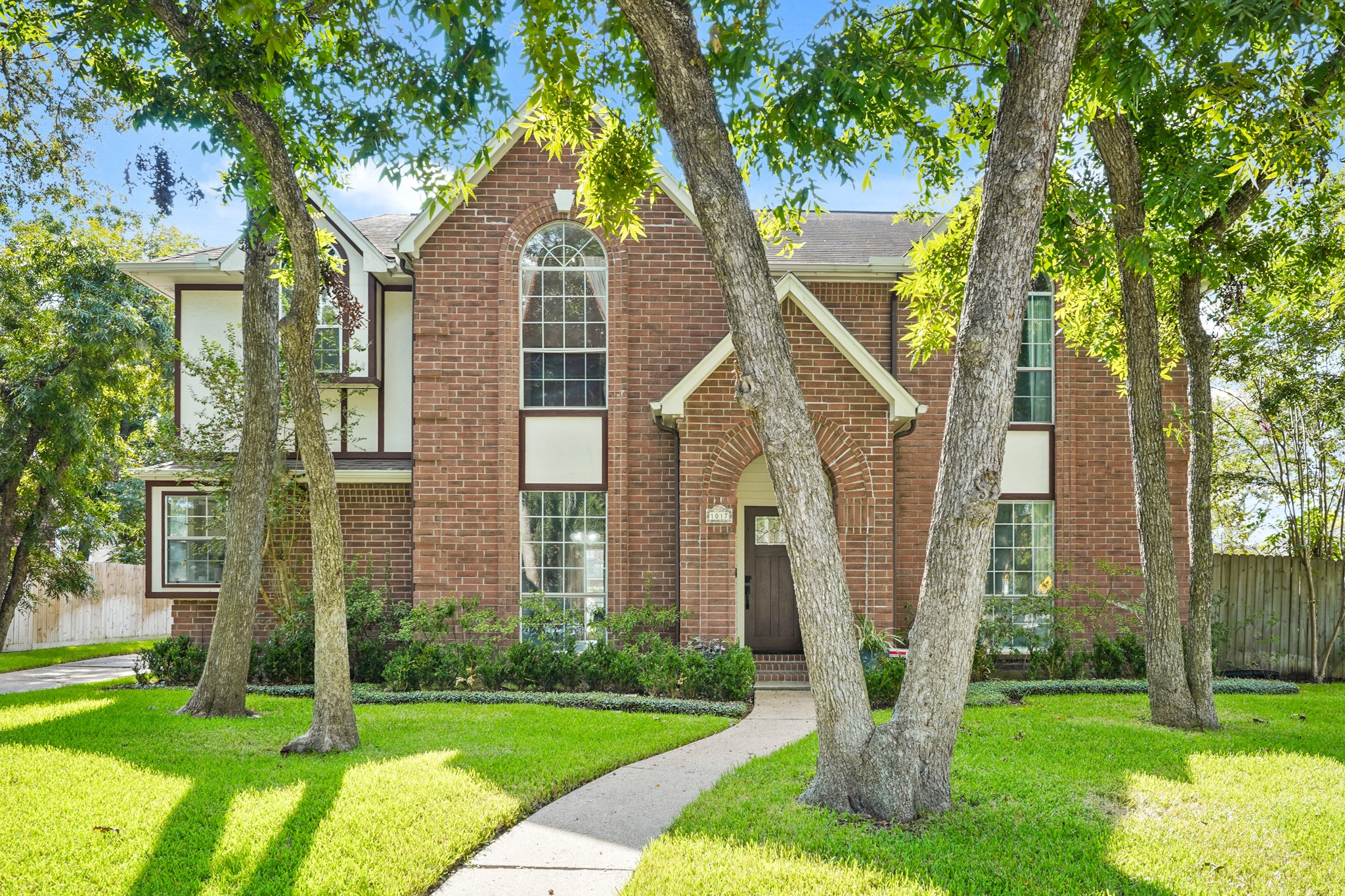 1017 Oak Knoll Court Sugar Land TX 77498