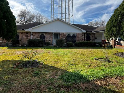 2517 Lake Park Drive La Marque TX 77568