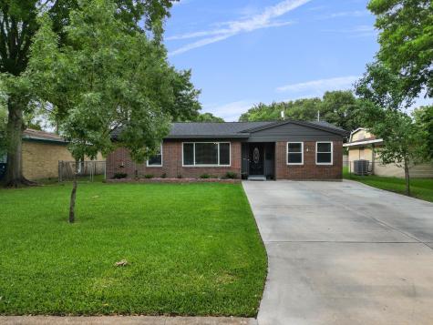 1713 15th Avenue N Texas City TX 77590