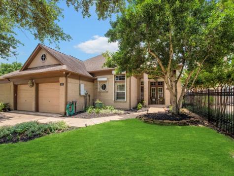 301 Lago Vista Street Kemah TX 77565