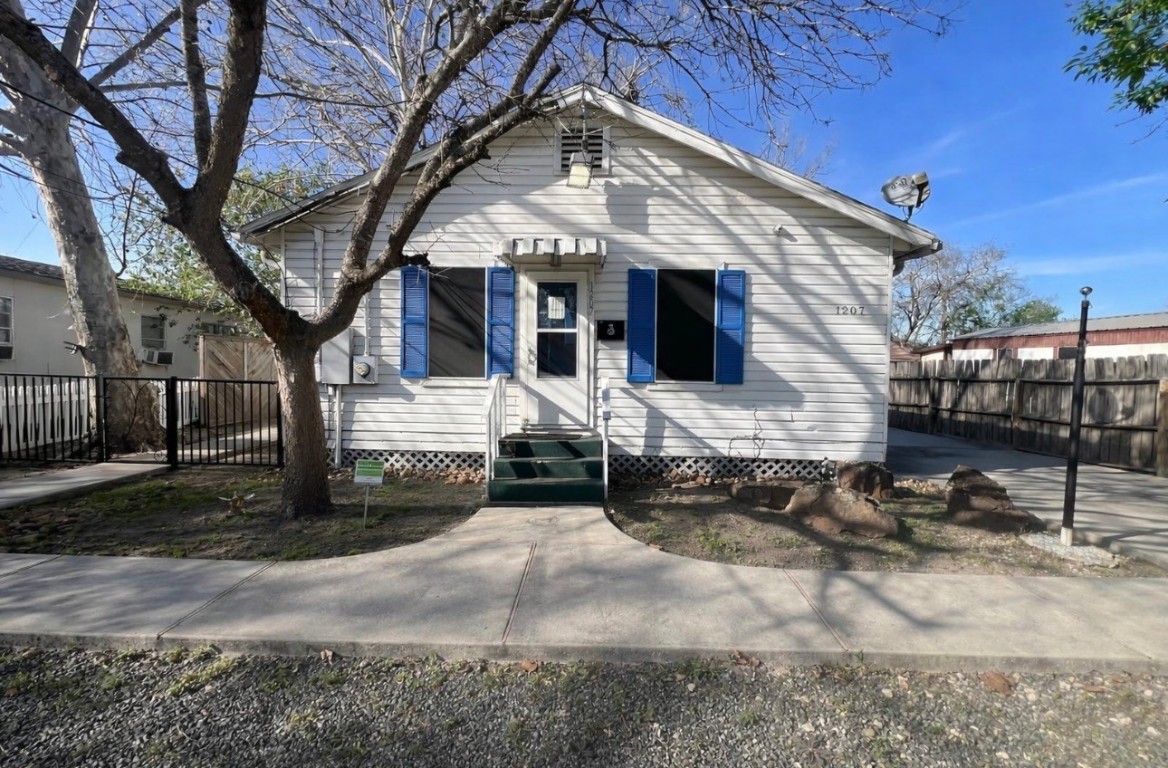 1207 W Ferguson Street Humble TX 77338