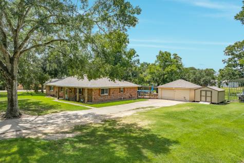 2218 Avenue L Danbury TX 77534