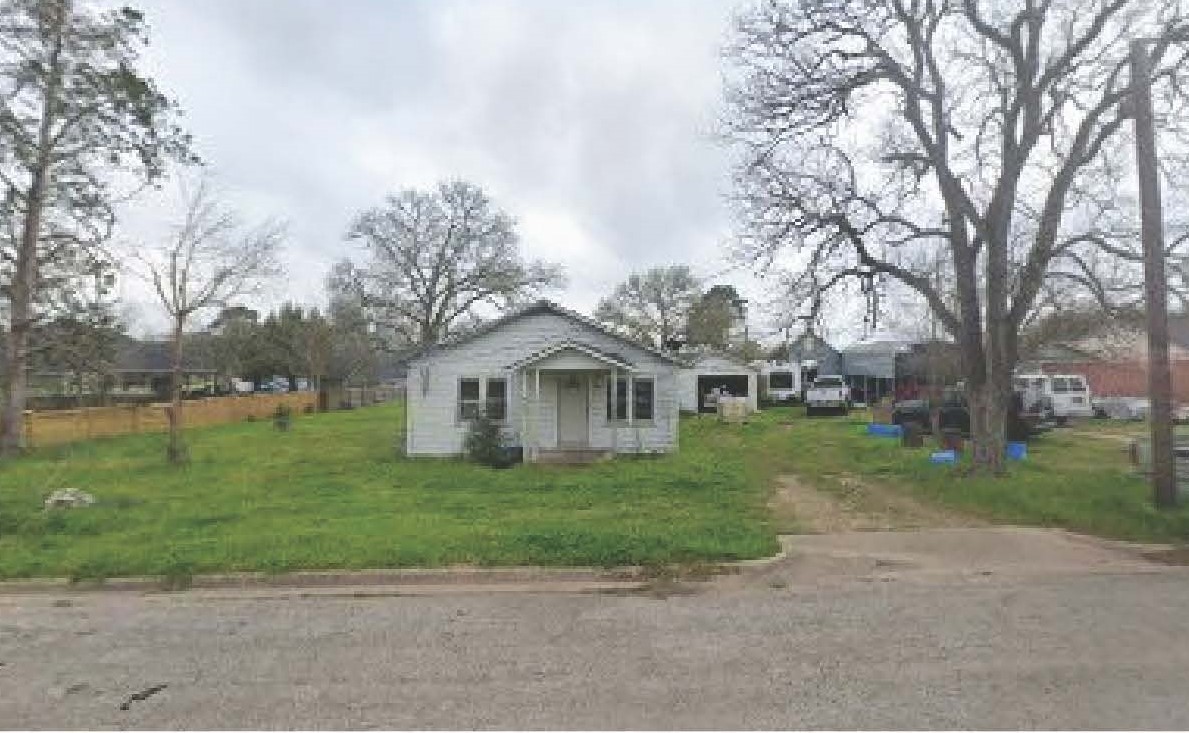 27 W Chatham Street Bellville TX 77418