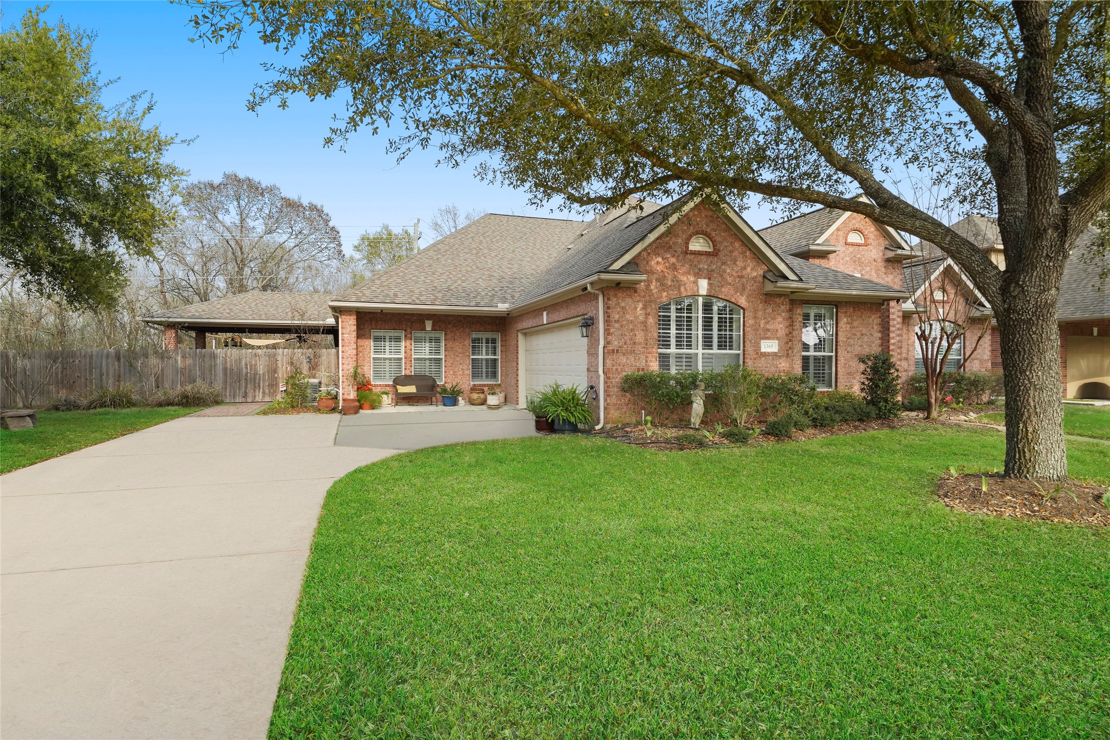 1305 Garden Glen Lane Pearland TX 77581