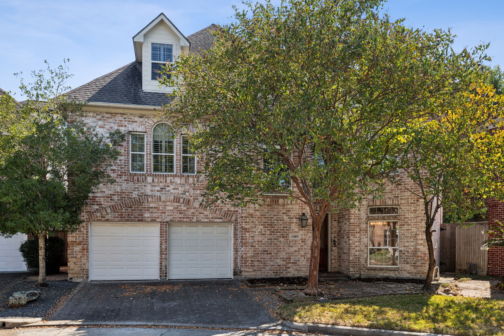 1203 Hunters Park Way Houston TX 77055
