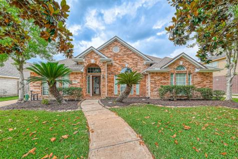 2334 N Lake Front Drive League City TX 77573