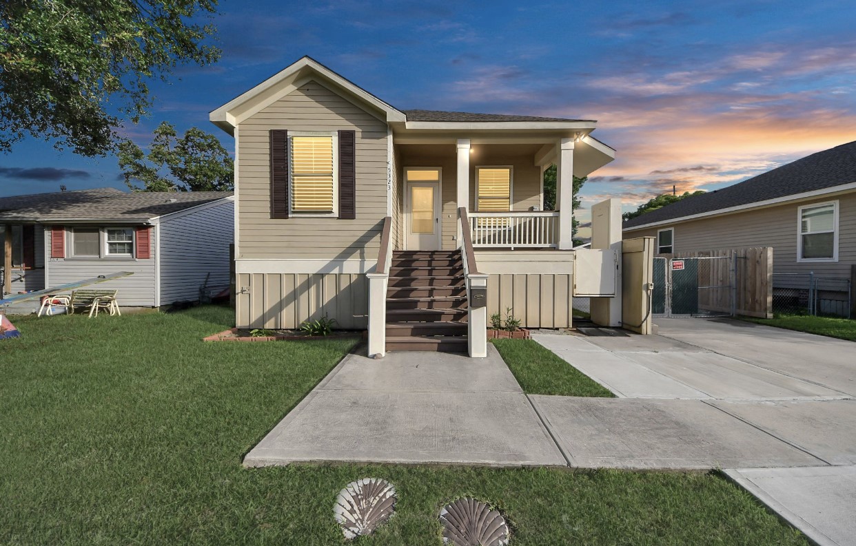 5323 Menard Avenue Galveston TX 77551