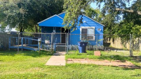 715 1st Avenue N Texas City TX 77590