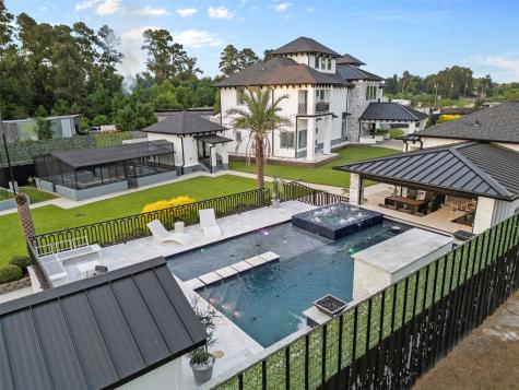 12 County Road 3558 Cleveland TX 77327