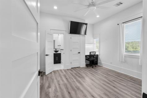 12 County Road 3558 Cleveland TX 77327