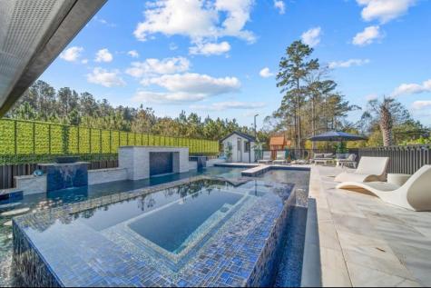 12 County Road 3558 Cleveland TX 77327