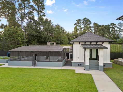12 County Road 3558 Cleveland TX 77327