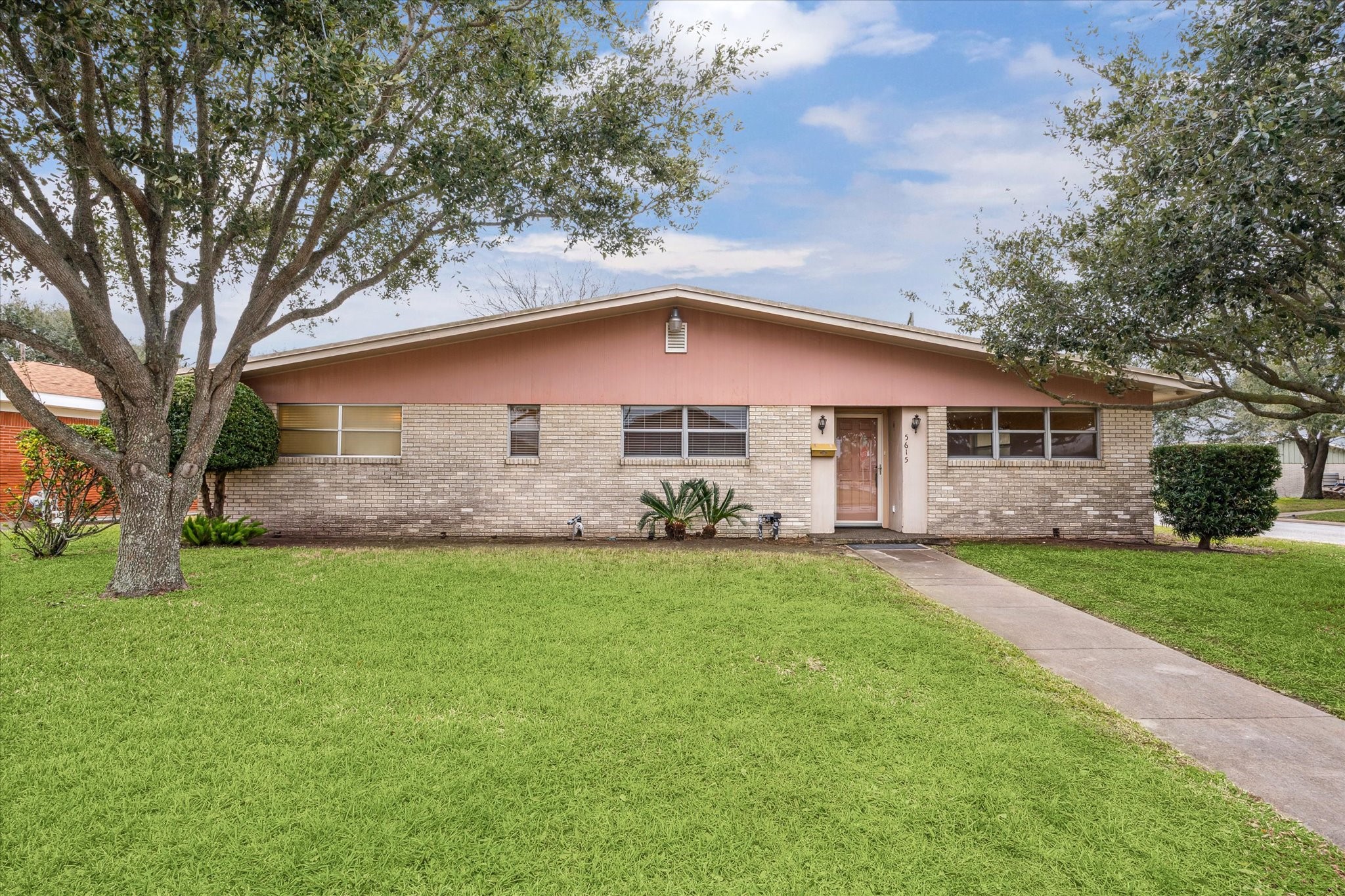 5615 Teal Drive Galveston TX 77551