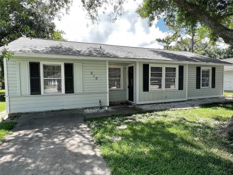 919 Magnolia Street Lake Jackson TX 77566