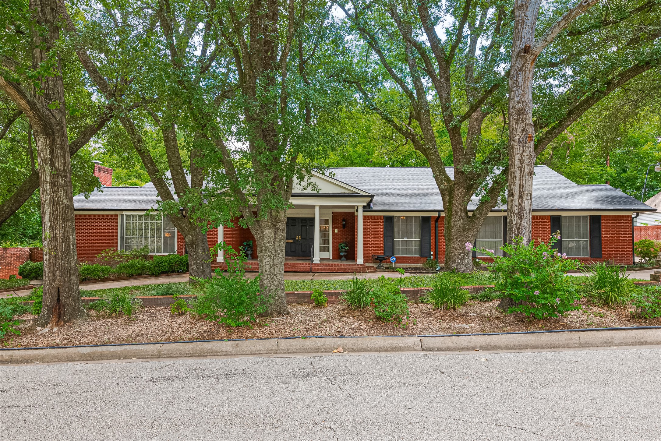 1725 Avenue Q Huntsville TX 77340