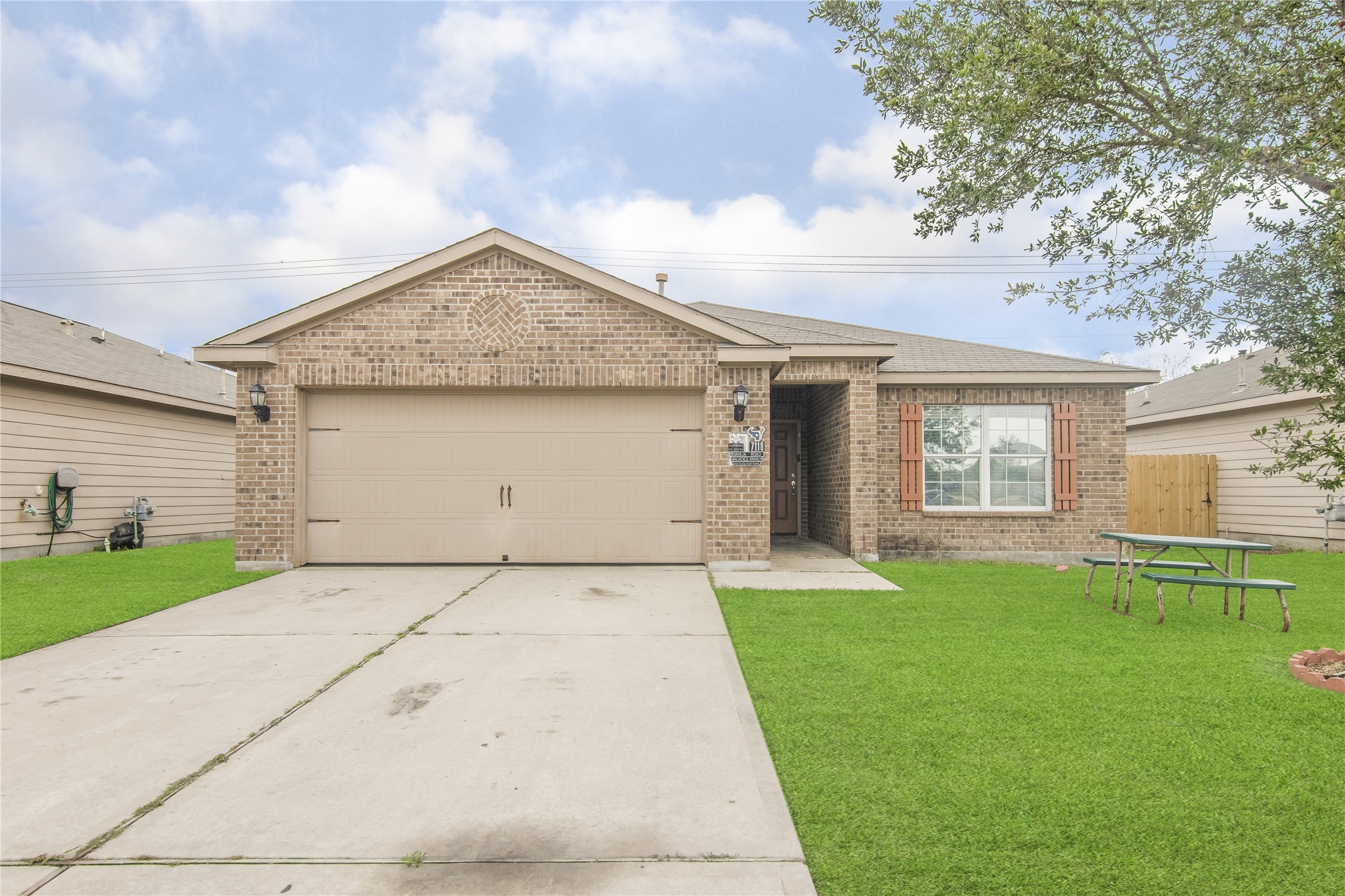 7118 Dahlia Road Baytown TX 77521