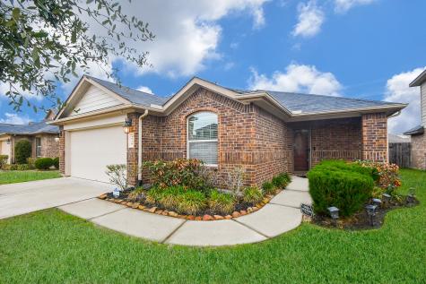 1930 Bravos Manor Lane Fresno TX 77545