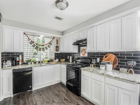 5314 Honeyvine Drive Dickinson TX 77539