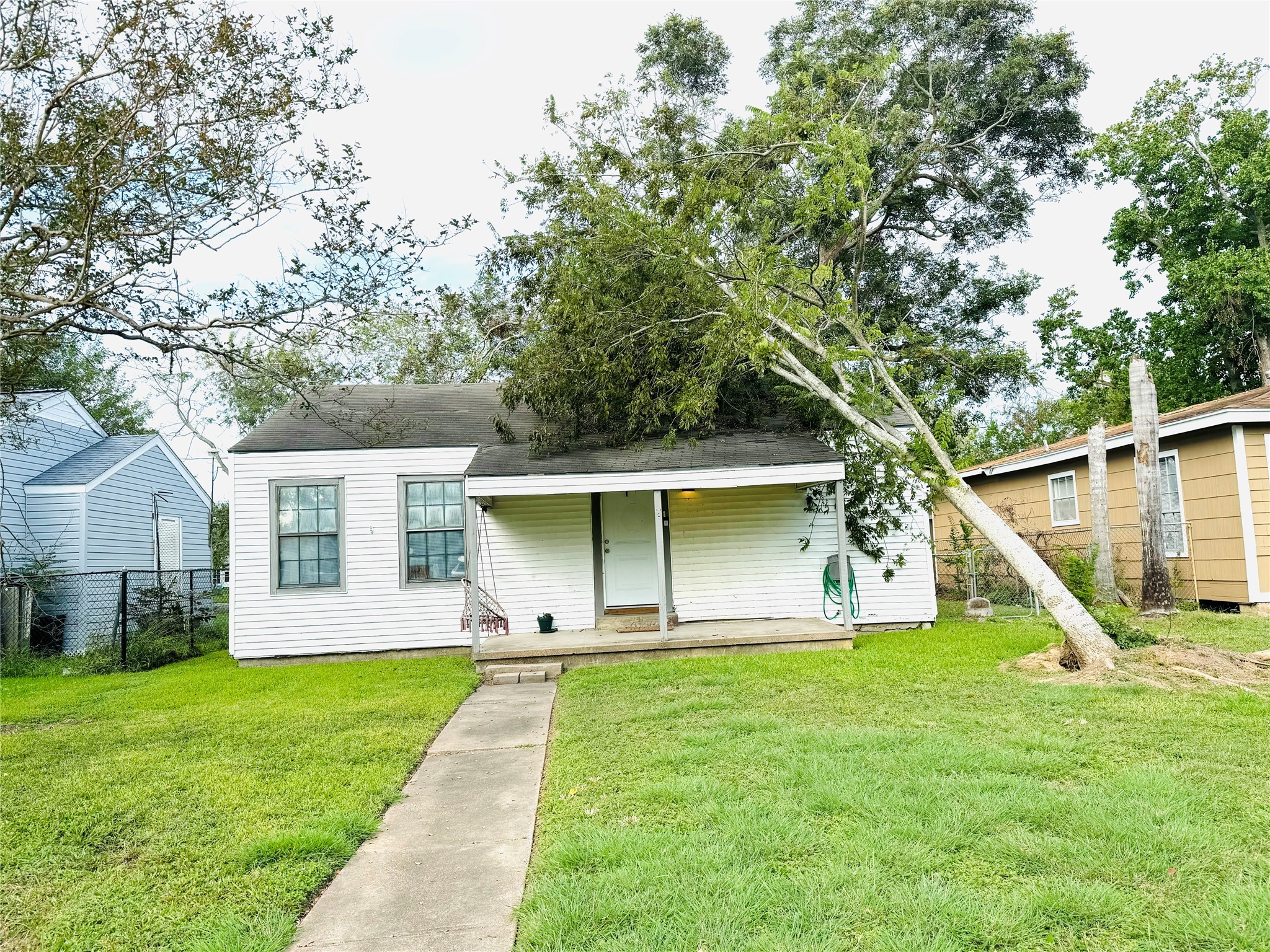 1306 W 6th Street Freeport TX 77541