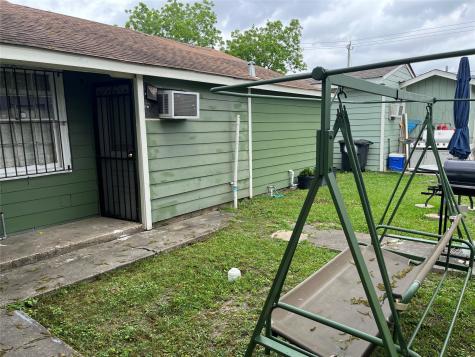 2836 Cochran Street Houston TX 77009