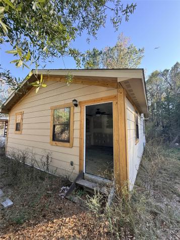 719 County Road 3880 Cleveland TX 77328