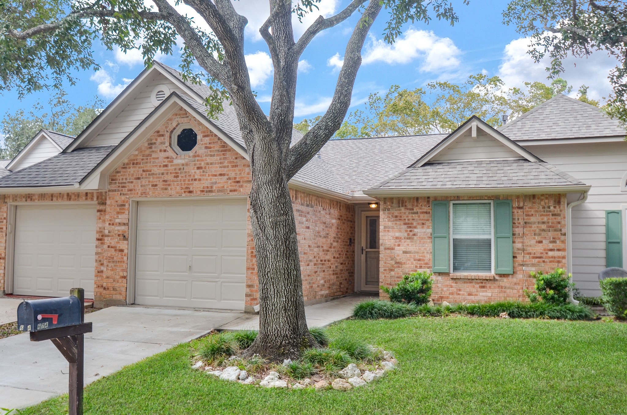 674 W Country Grove Circle Pearland TX 77584