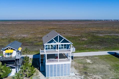 2419 Audubon Avenue Gilchrist TX 77617