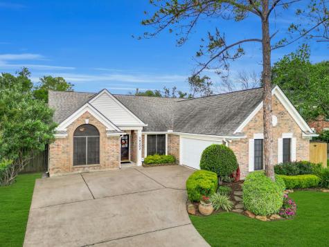 15202 Stoneyview Drive Houston TX 77083